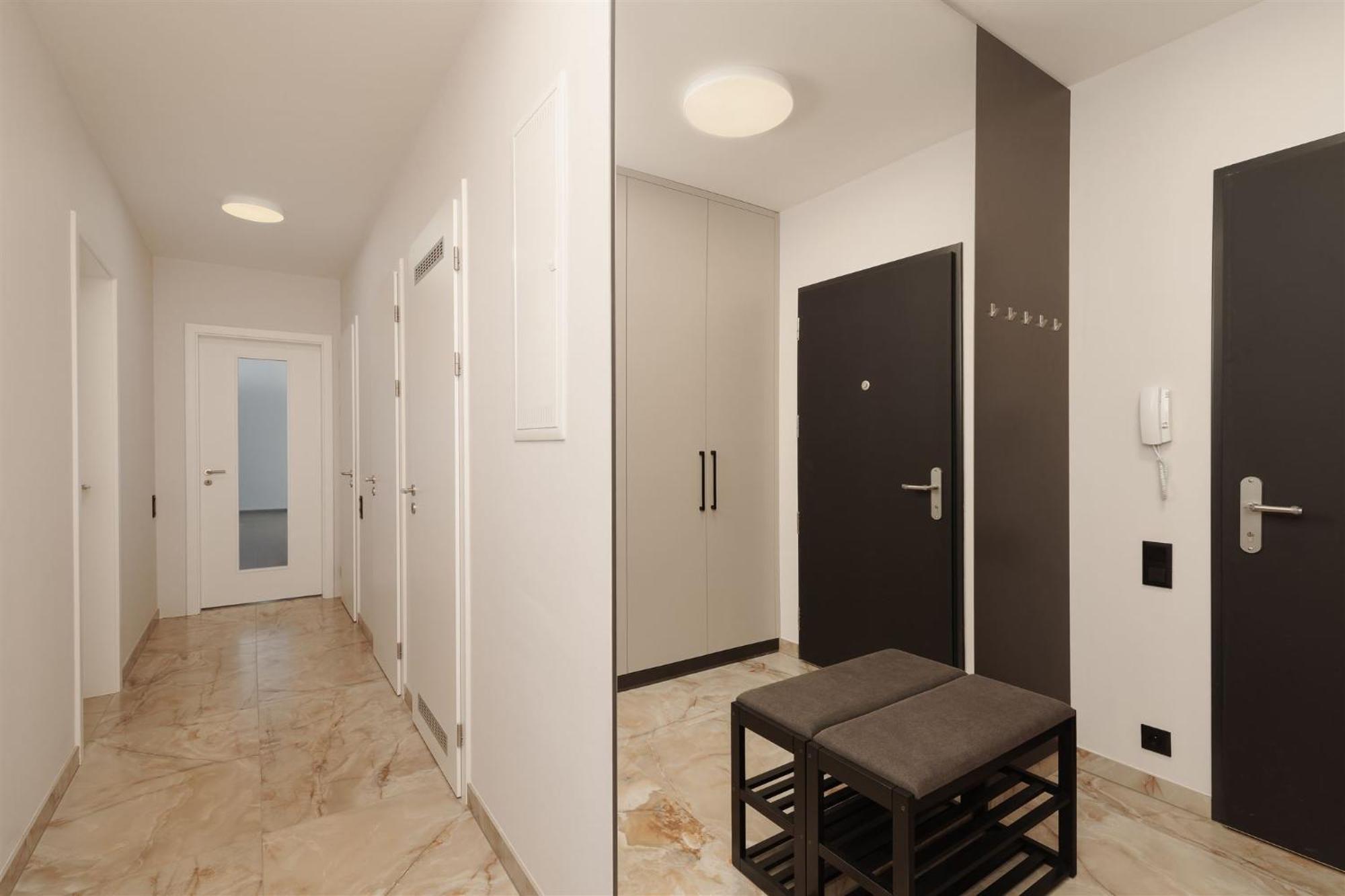 Luxury Sunny Home - Garage Parking, Metro, Balcony, Ps5 With Games Praga Esterno foto