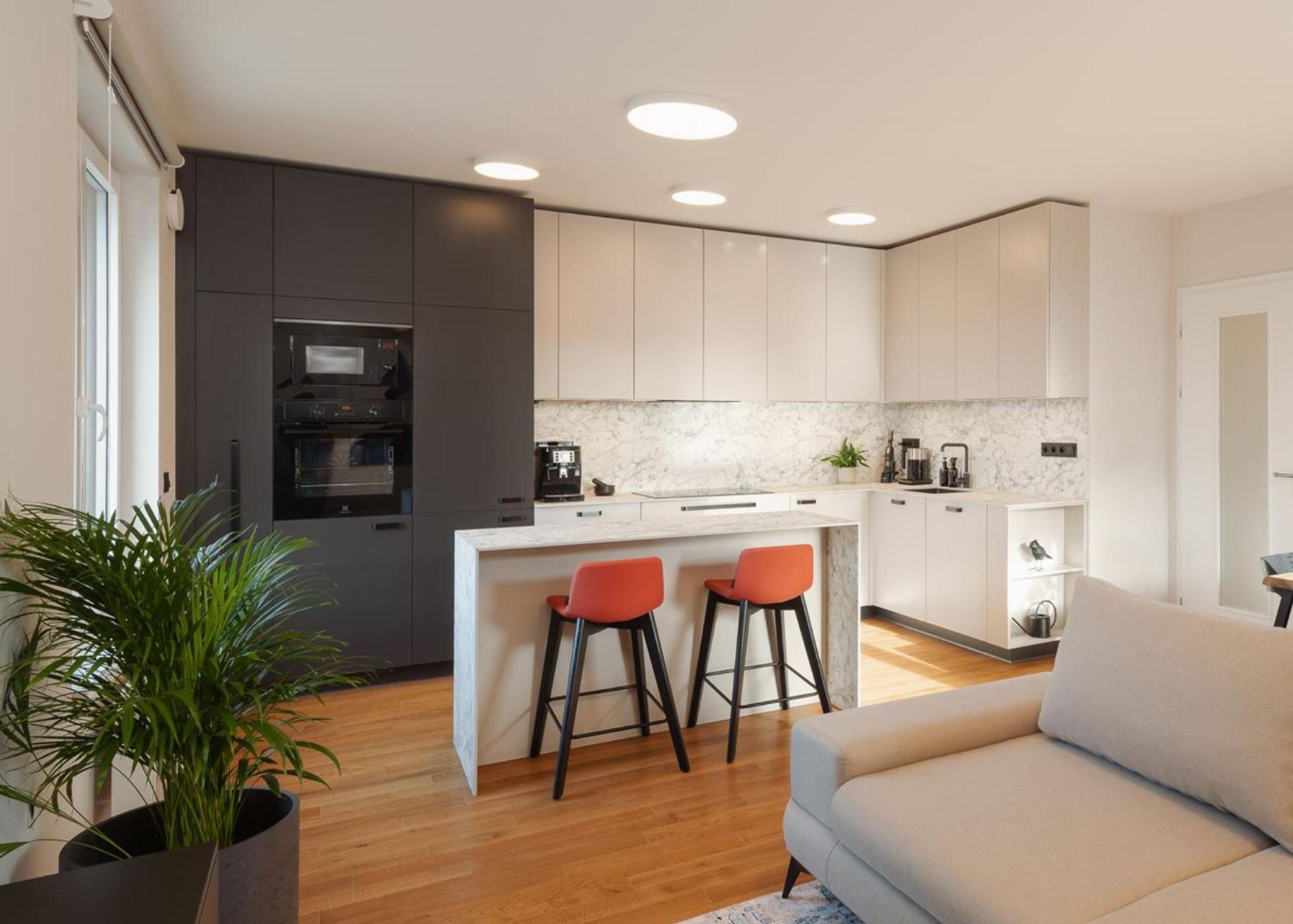 Luxury Sunny Home - Garage Parking, Metro, Balcony, Ps5 With Games Praga Esterno foto